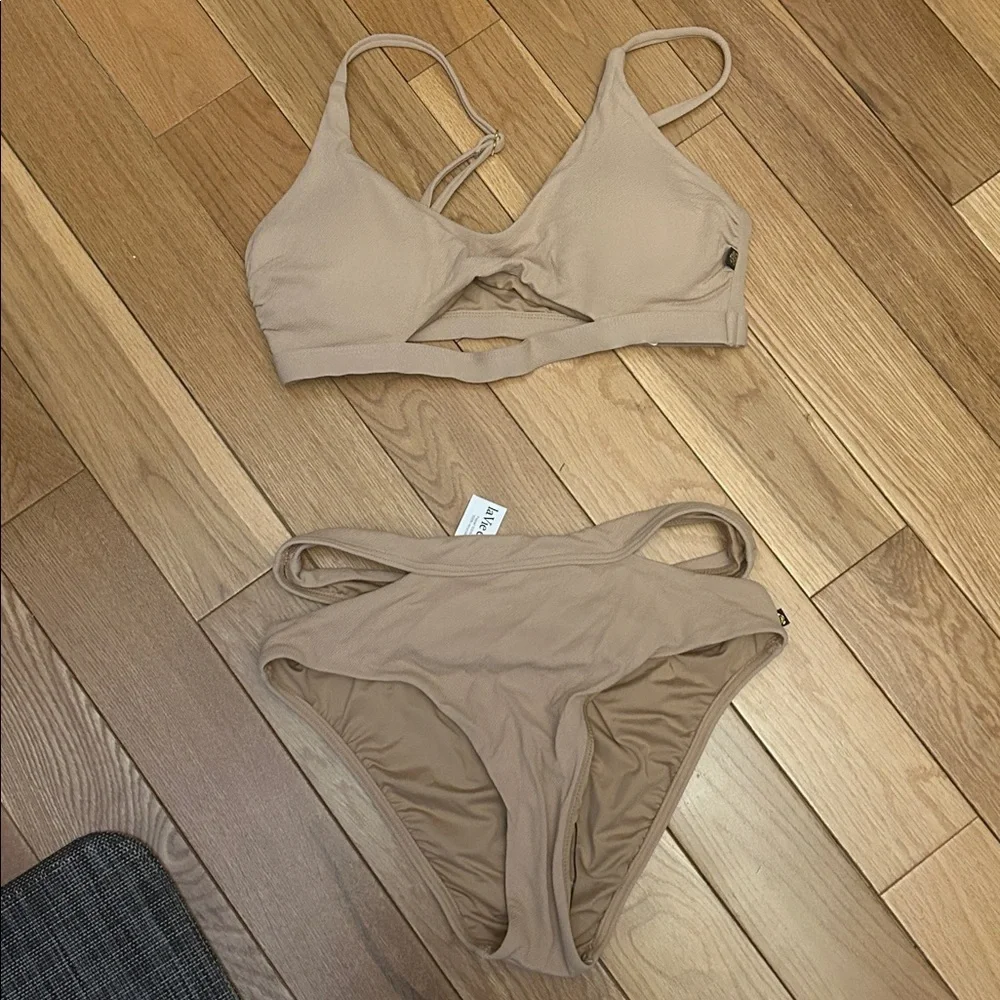 La Vie En Rose Bikini - TAN Colour. Bottoms Small, Top Medium NWT - Picture 2 of 2